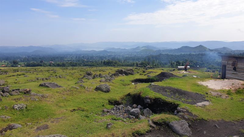 Blick vom Pygmäen-Dorf ins Tal